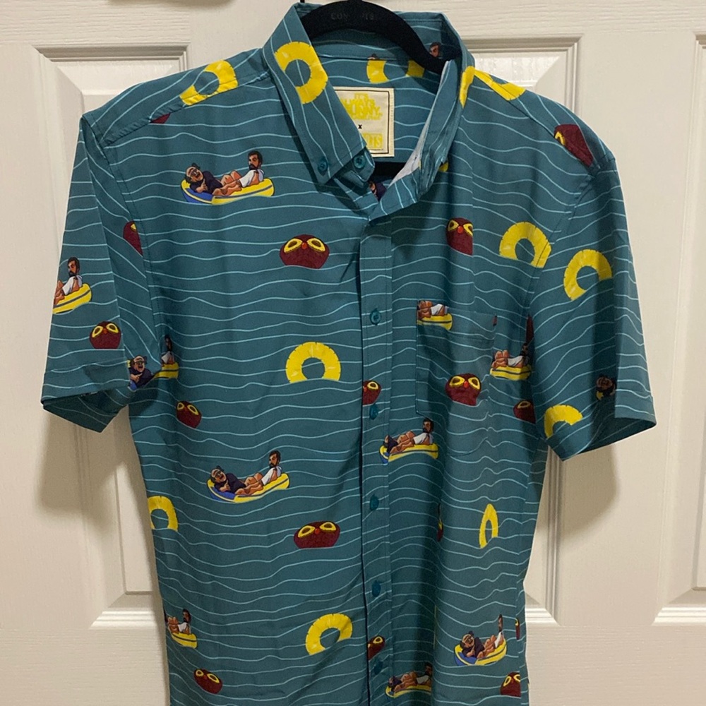 RSVLTS “RUM HAM” ALWAYS SUNNY SS BUTTON DOWN - MEDIUM